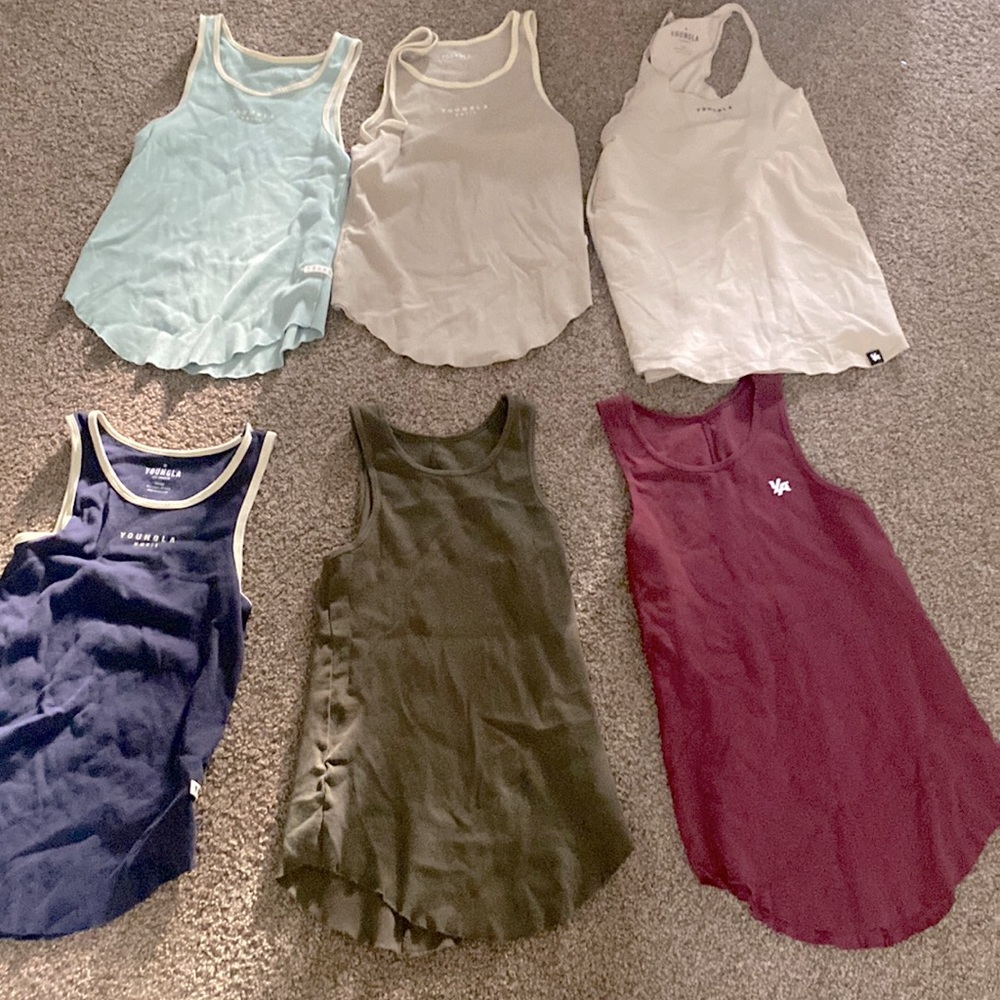 ALL MEDIUM ONE LARGE IS THE ONE ON TOP RIGHT.